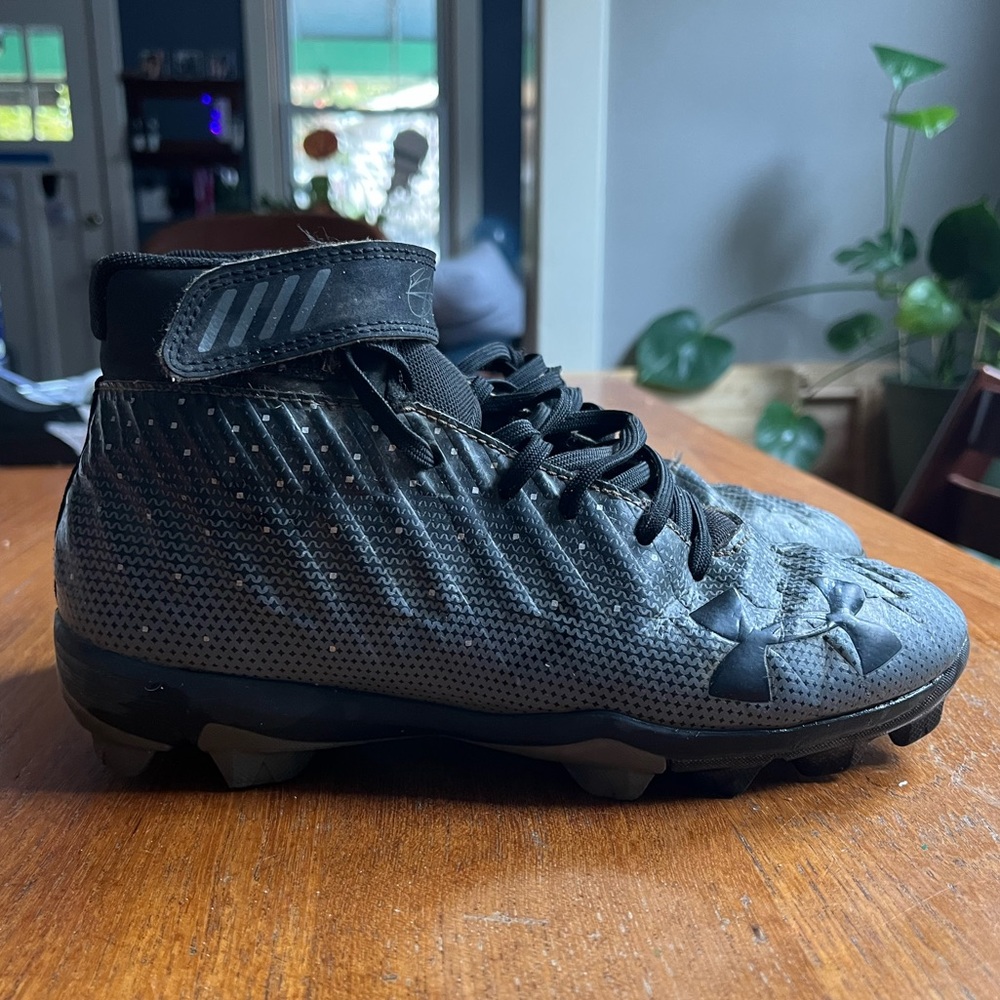 Under Armour Youth baseball cleats